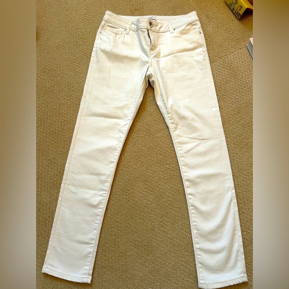 Crown & Ivy white straight leg demin